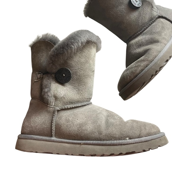 UGG Australia Bailey Button Short Boots Gray Suede Shearling Size 8 - Picture 2 of 8